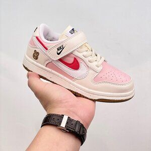 Nike SB Dunk Low Cream Pink Sneakers